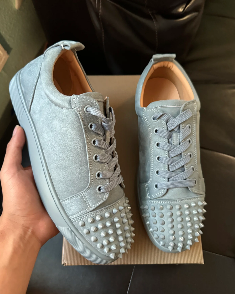 Grey Spikes